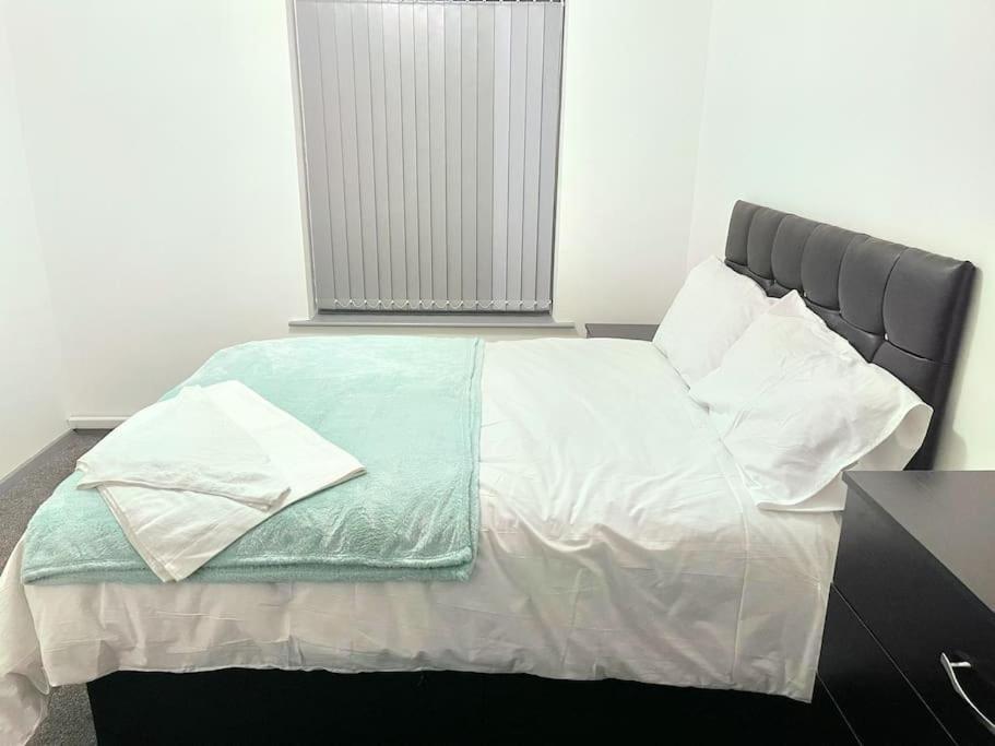 Lovely 3 Bed Apartment Near Qe Hospital Harborne Birmingham New Buitenkant foto